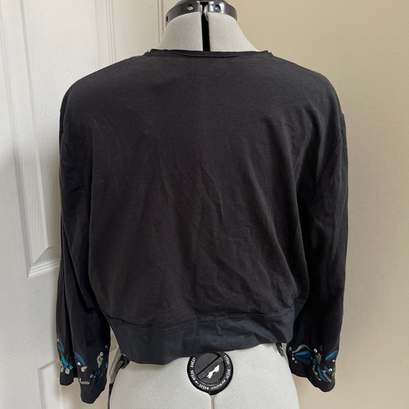 ⭐️New York and Company embroidered tie bottom shrug - Picture 6 of 14